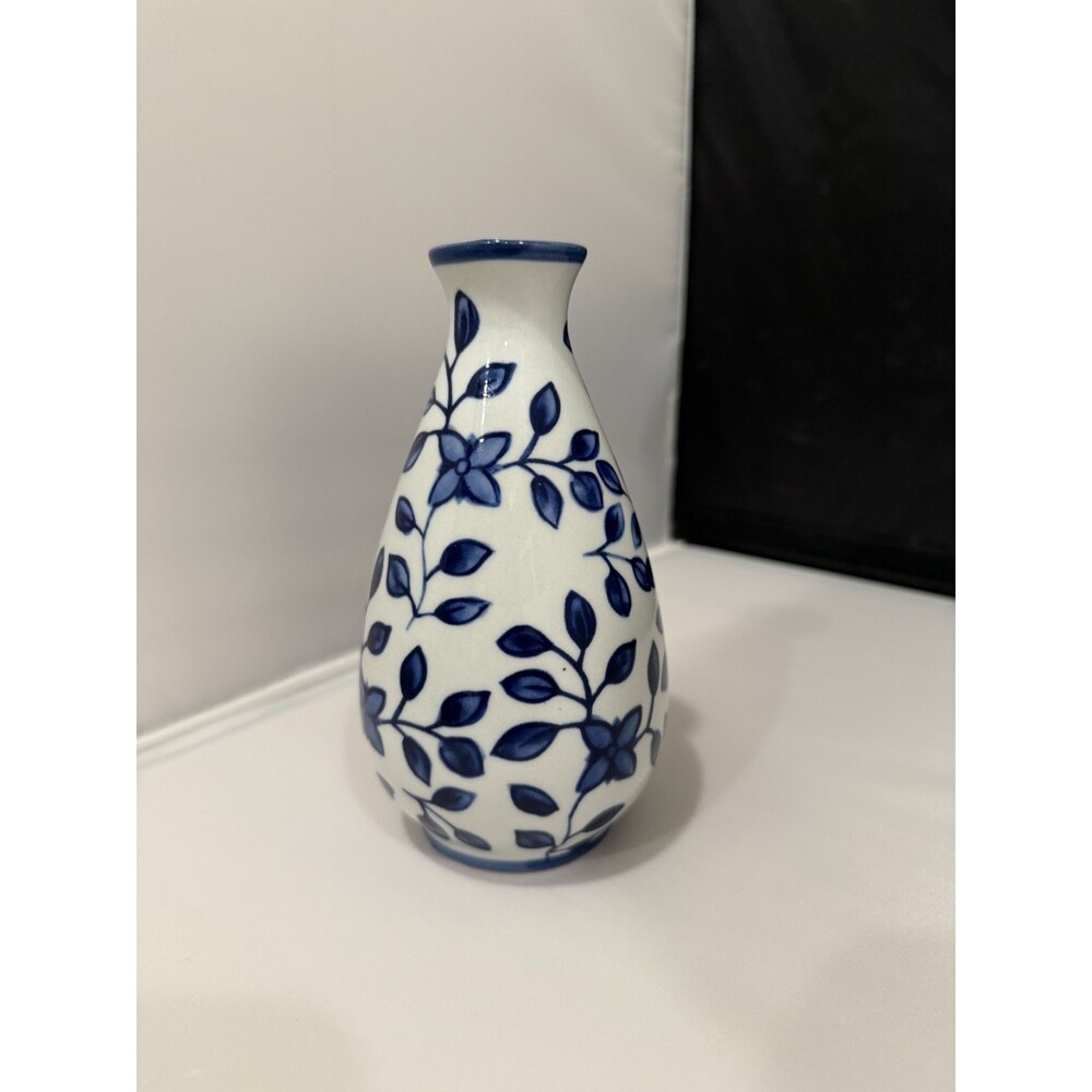 Vintage Bombay Company Blue White Floral Bud Vase 6.25” Chinoiserie Decor